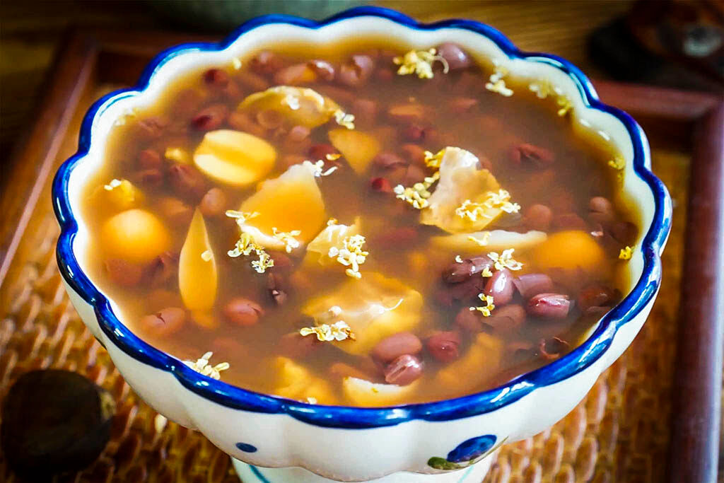 Taste authentic chè hạt dẻ at Huế’s top dessert spots